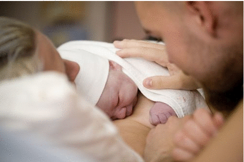 A importância da amamentação ainda na sala de parto